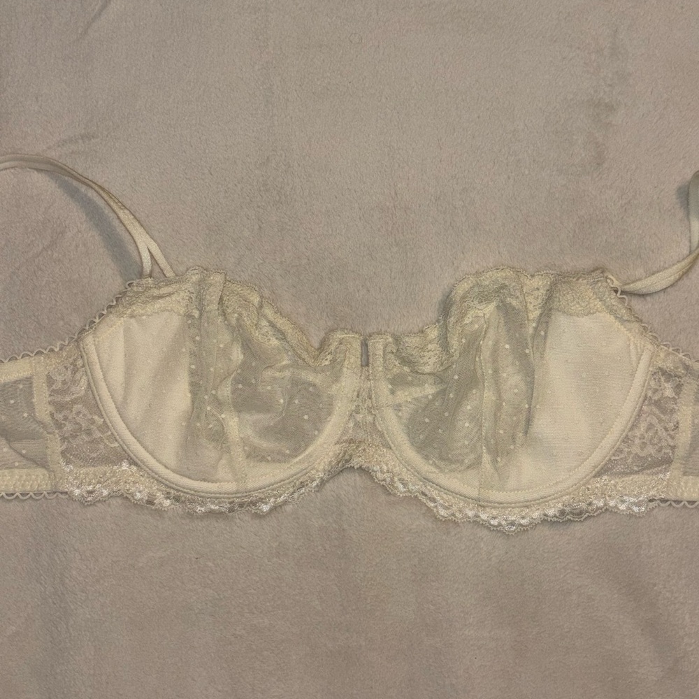 Mesh and Lace Underwire Unlined Bra - Cream